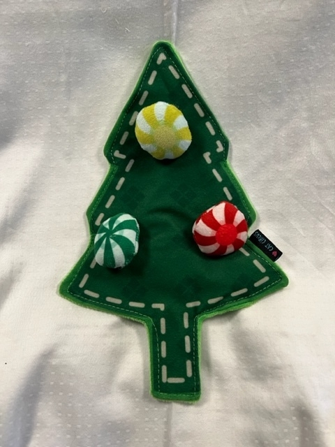 4: Juletræ med knitrepapir.