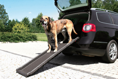 Billede af Hundens rampe til bilen. "Petwalk" foldbar bilrampe i plast