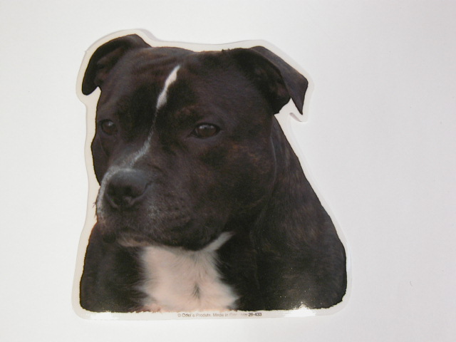 Staffordshire Bull Terrier, hv. Vælg: klistermærke, nøglering, broche, slipsenål, mm