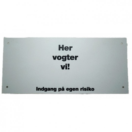 "Her vogter vi" skilt til 2 stk. lille dekal, 22 x 10 cm.