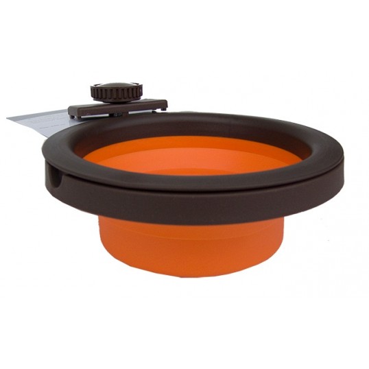 Sammenklappelig skål i gummi. Inkl. ophæng til bur. Ass. farver