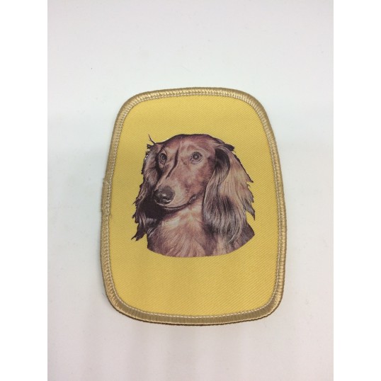 Stofmærke med Gravhund, langhåret.