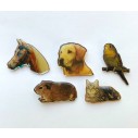  Labrador Retriever, gul, hv. Vælg: klistermærke, nøglering, broche, slipsenål, mm.