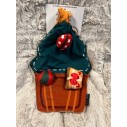 Juletræ med knitrepapir og gaver.